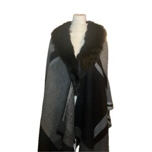 Womens Boho Chic Faux Fur Collar Shawl Wrap Poncho Cape OS Layering Elegant